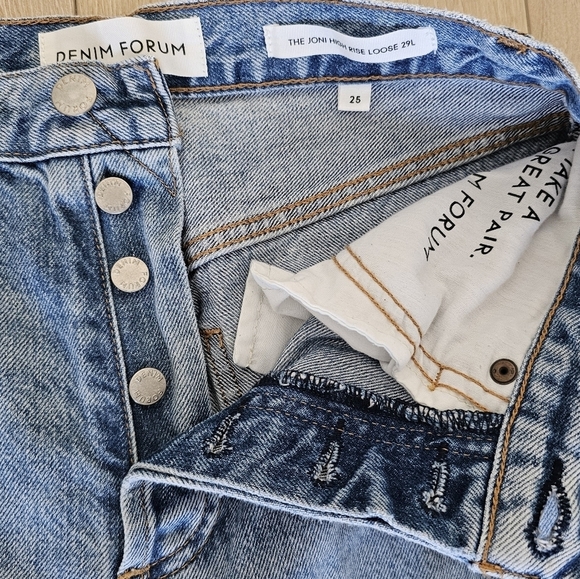 Aritzia Denim Forum The Joni High Rise Loose Picture This  Bleu light wash sz 25 - Picture 7 of 16